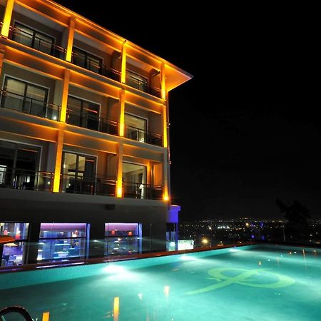 ホテル Bb チェリキ パレス ブルサ エクステリア 写真 The pool at the hotel