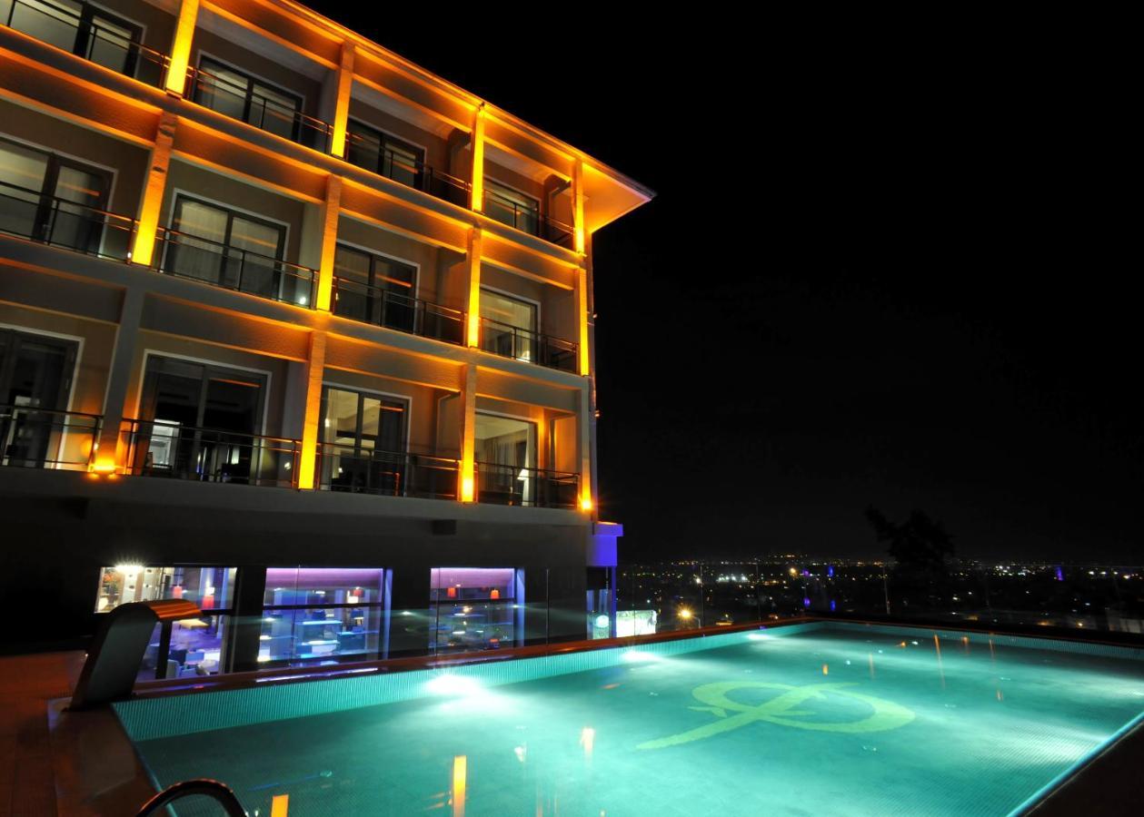 ホテル Bb チェリキ パレス ブルサ エクステリア 写真 The pool at the hotel